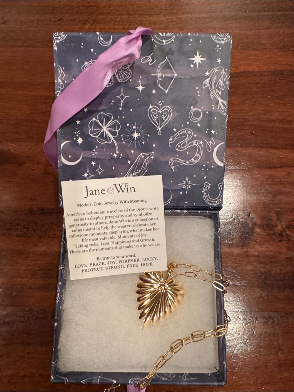 Jane Win LOVE Full-Heart Pendant - Picture 4 of 9